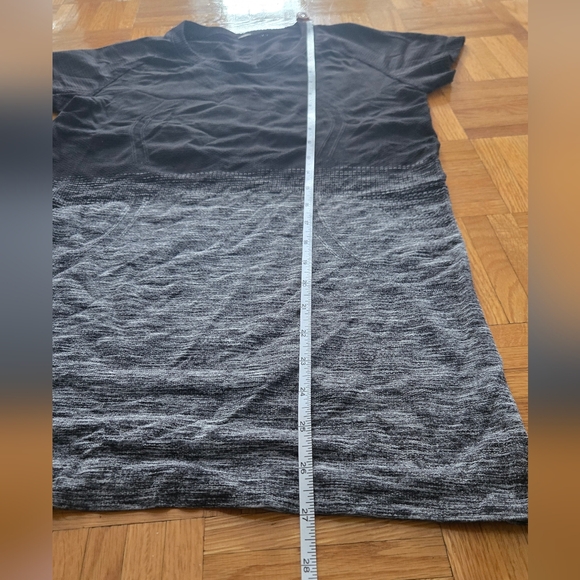 Lululemon Swiftly Tech Short Sleeve Crew Tee T-shirt Black Grey Ombre Size 6 - Picture 8 of 15